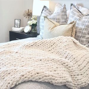 White cream super soft jumbo chenille yarn chunky knit throw blanket (40x50)